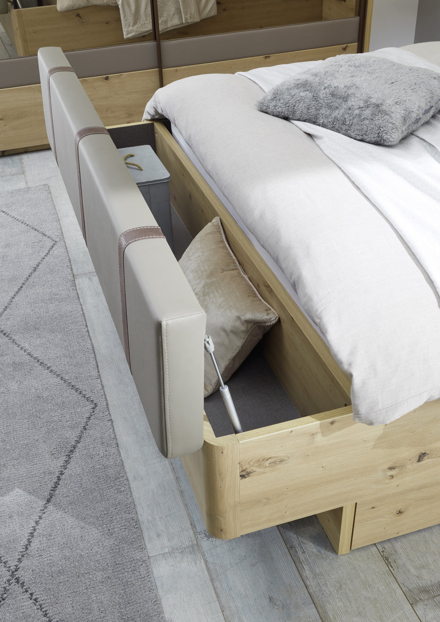 Pat cu 2 Noptiere Prestige, Dimensiune Saltea 140 x 190 cm