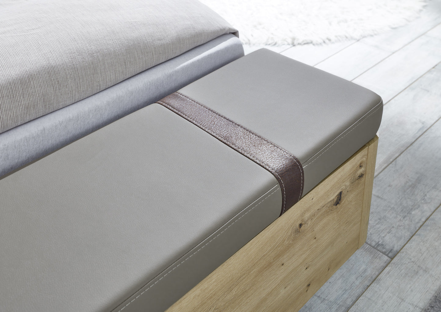 Pat cu 2 Noptiere Prestige, Dimensiune Saltea 140 x 190 cm