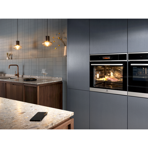 Cuptor Electric Multifunctional Cu Abur Electrolux EOB9S31WX, WiFi, SteamBoost, 800 Pro, A++, 70 Litri, Inox Si Negru