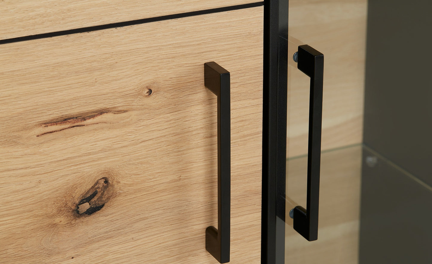 Vitrina Tulsa Smoked Oak, Furnir Din Lemn Masiv, 98 Cm