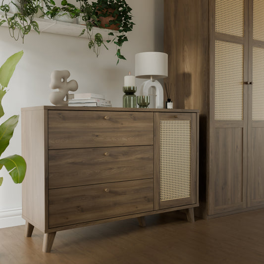 Comoda 1 Usa Si 3 Sertare Glowkiss, Stejar Valencia Si Ratan Natural, 119.5 Cm